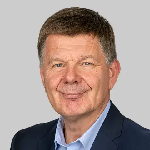 Dr David Cavan